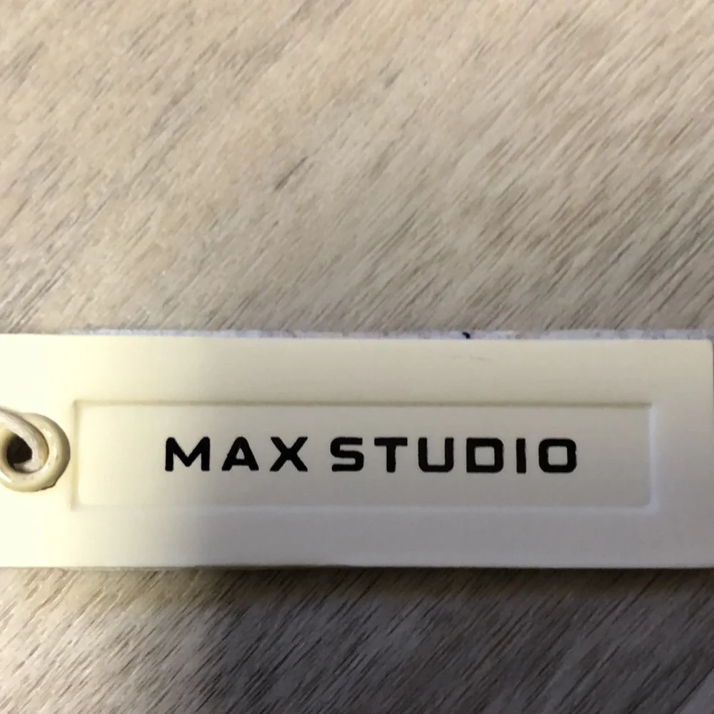 Max Studio no tag